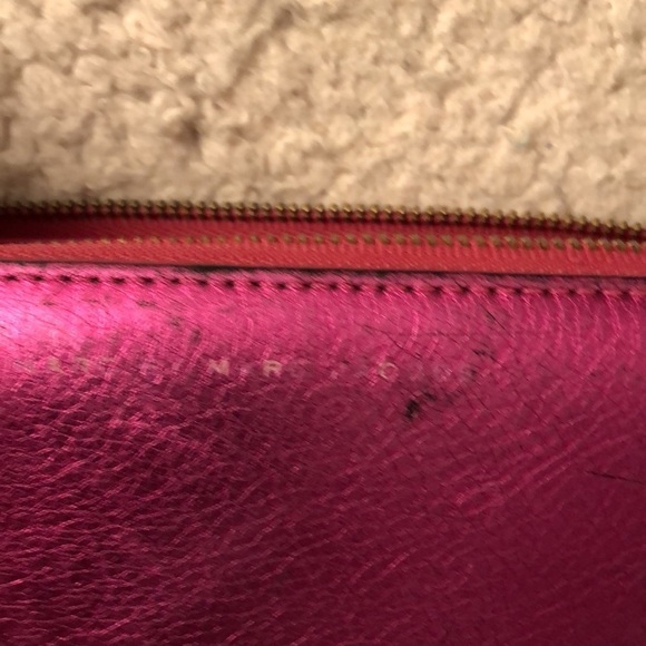 Marc Jacobs hot pink metallic zip wallet fits most iPhones - Picture 8 of 16